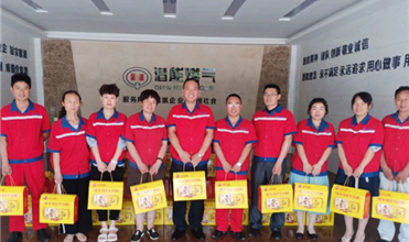 浓情迎端午 温馨送祝福-尊时凯龙集团为员工发放端午节礼品