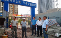 张龙义董事长视察慰问尊时凯龙燃气股份有限公司办公大楼建设基地